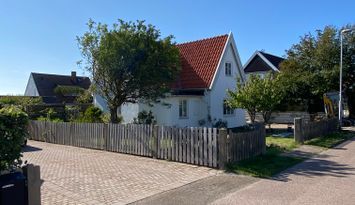 Strandnära hus i Strandbaden i Kullabygden