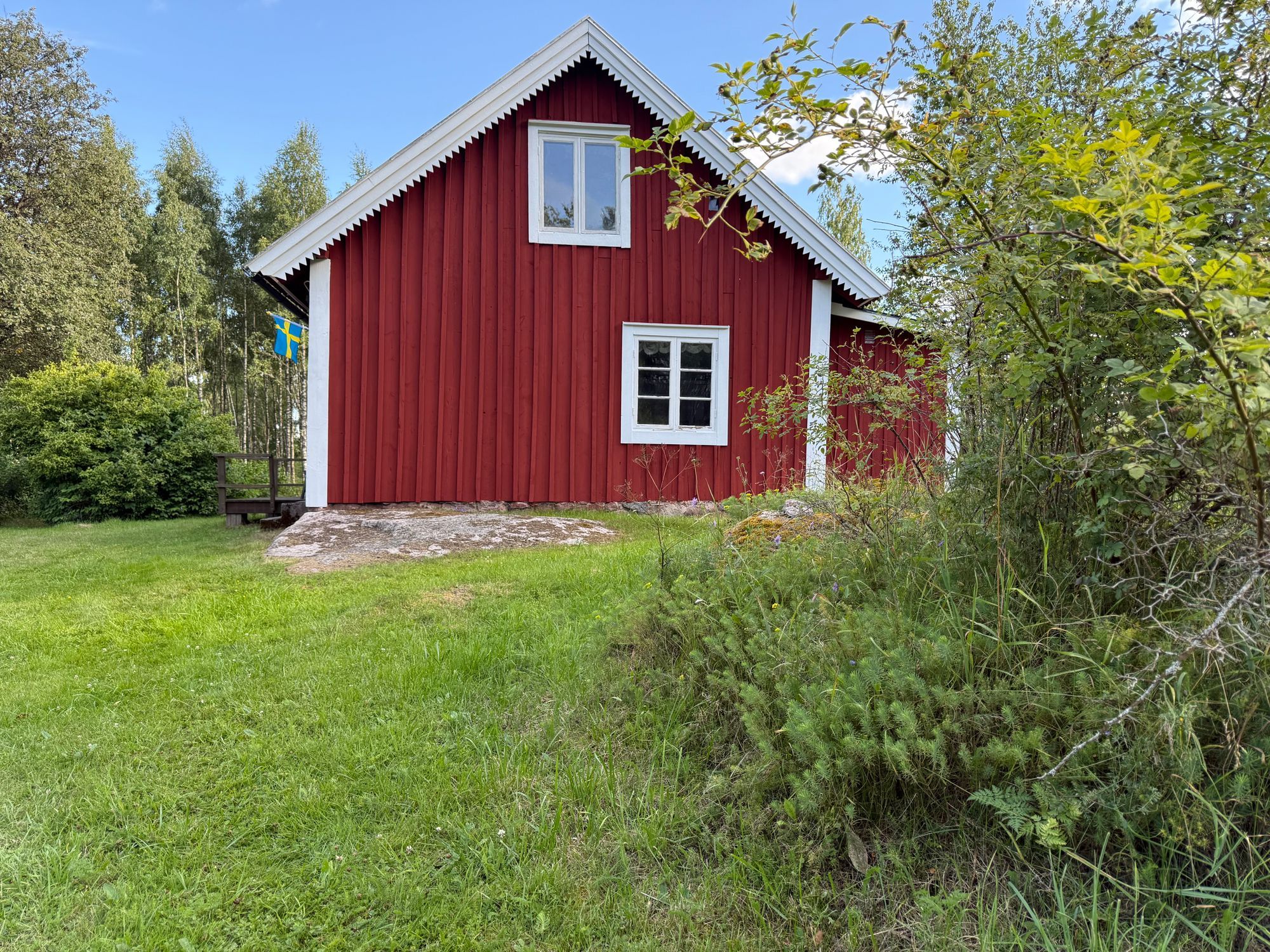 Stuga på landet med närhet till sjöar o glasriket.