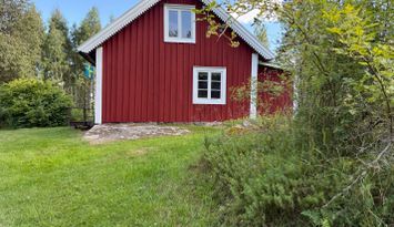 Stuga på landet med närhet till sjöar o glasriket.