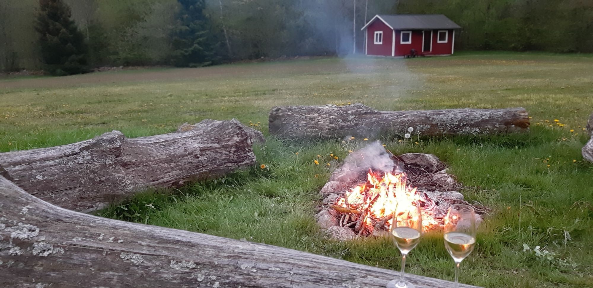 Mysig Stuga 2 pers vid sjö!