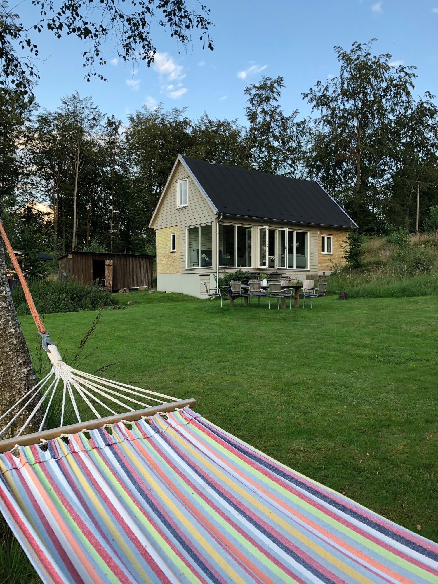 Charmigt hus med sjötomt i naturskön omgivning – bild 2 av 24