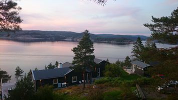 Chalet med strand, havsutsikt och svampskogar
