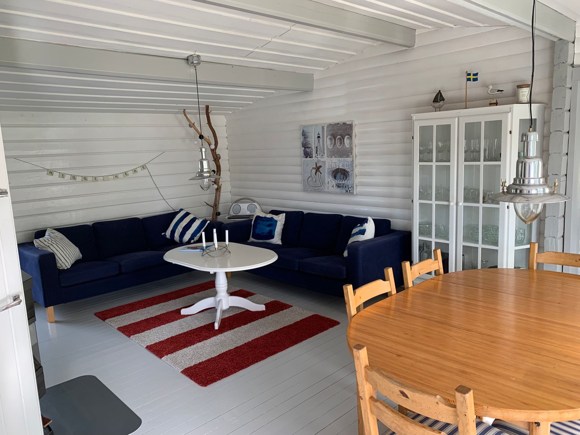 Mysig och fräsch stuga med insynsskyddad tomt – bild 13 av 19