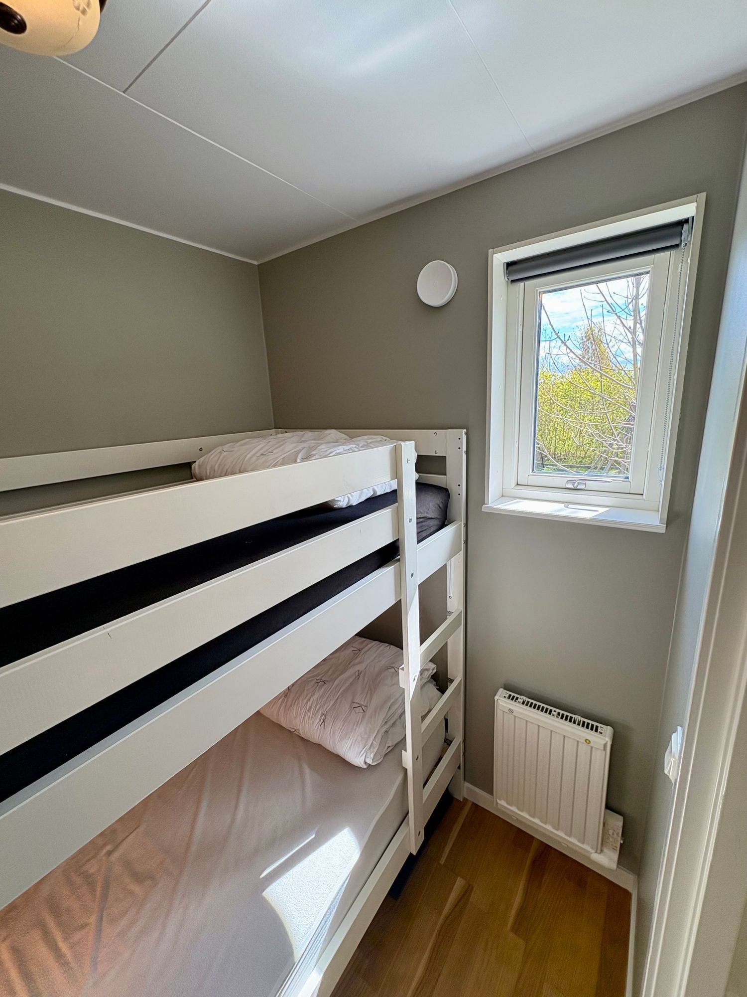 Modern stuga vid kusten - nära Visby. – bild 10 av 14