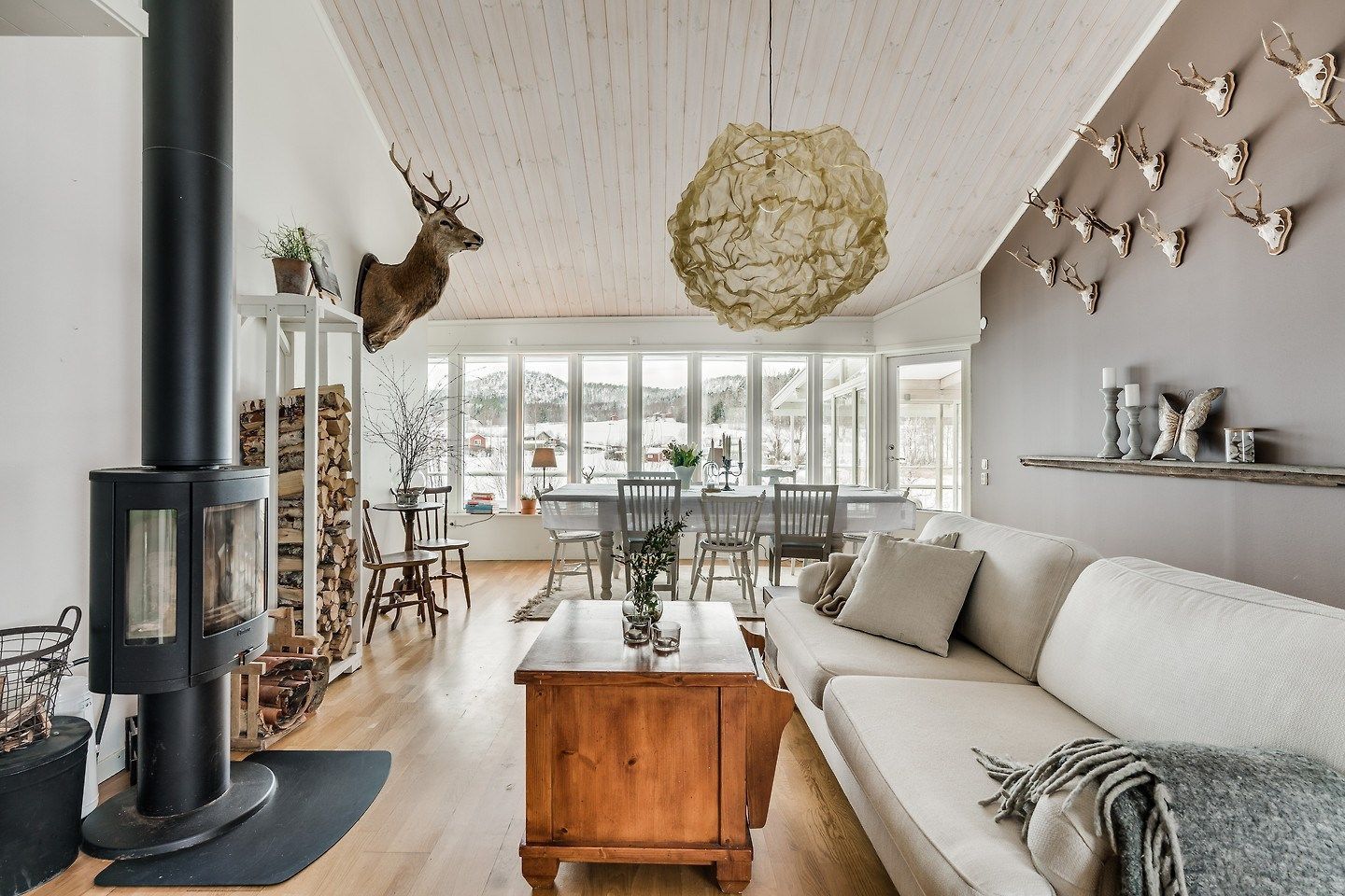 Lyxig villa med strandtomt, pool och pizzaugn – bild 20 av 24