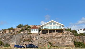 Hus i Bovallstrand med egen brygga