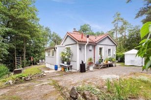 Lovely cottage by the sea