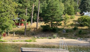 Sjötomt med sandstrand!