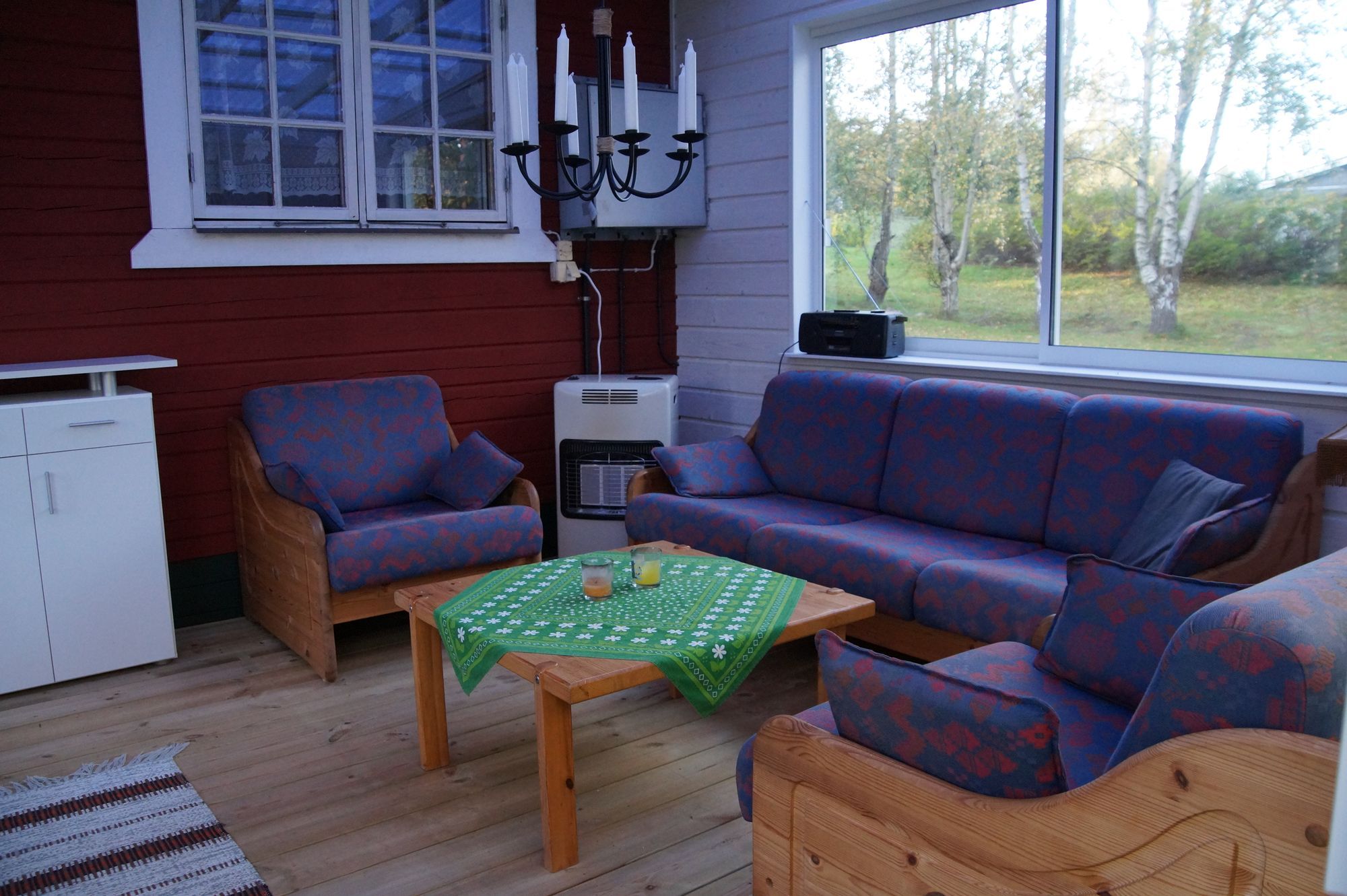 Idyllisk timmerstuga vid Vättern – bild 9 av 13