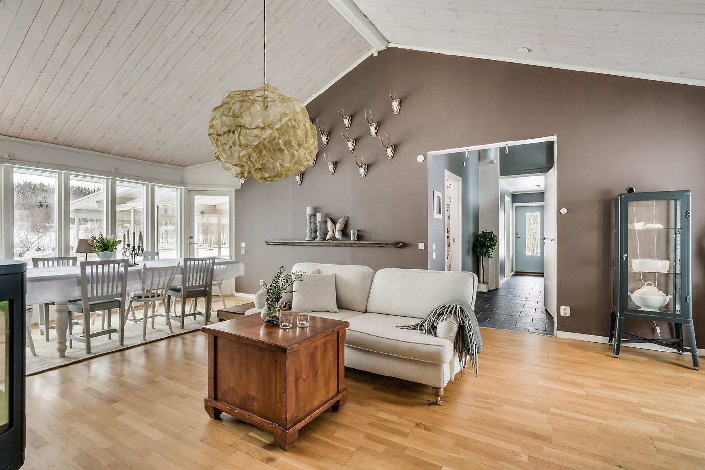Lyxig villa med strandtomt, pool och pizzaugn – bild 23 av 24