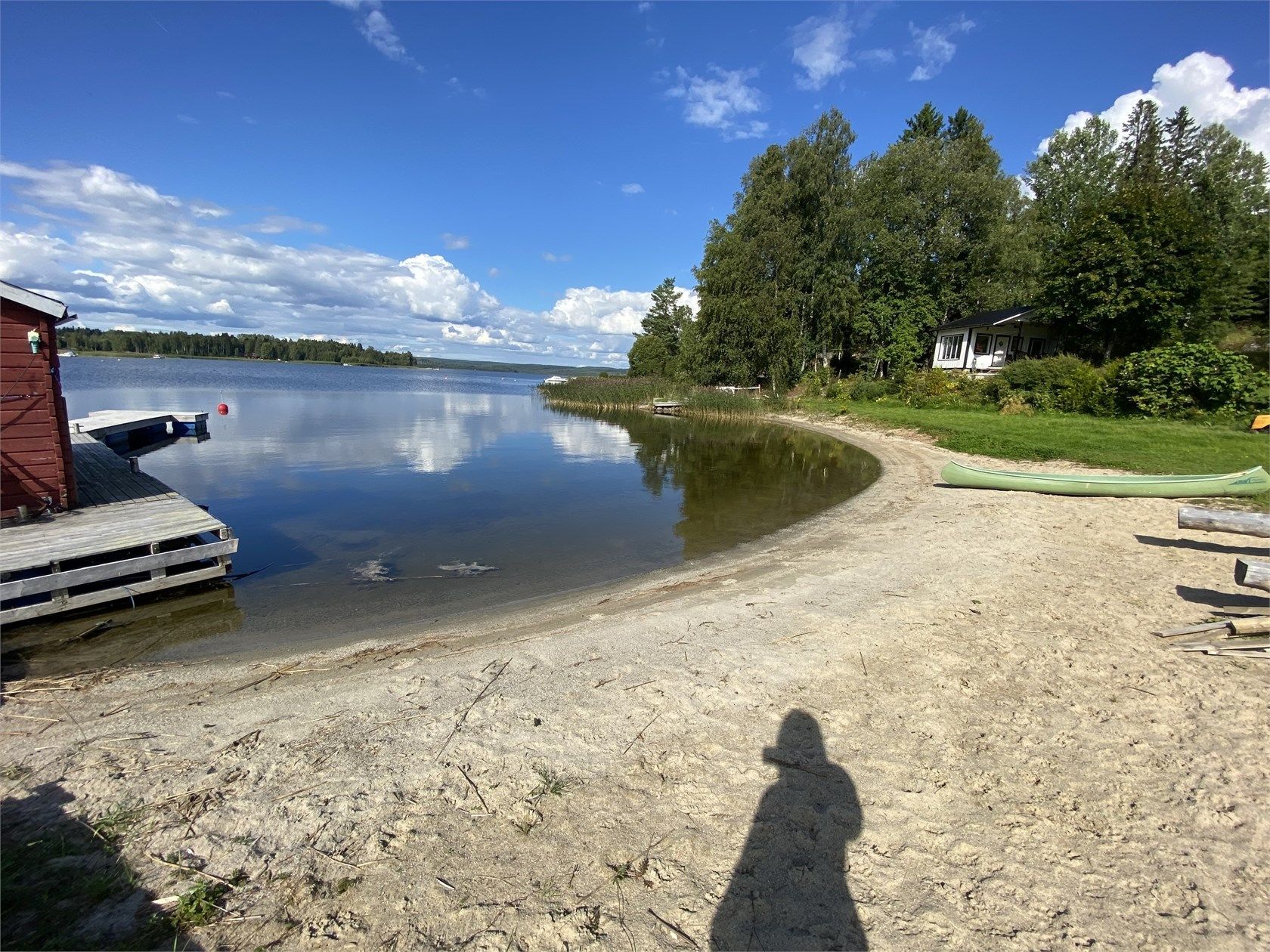 Lyxig villa med strandtomt, pool och pizzaugn – bild 24 av 24