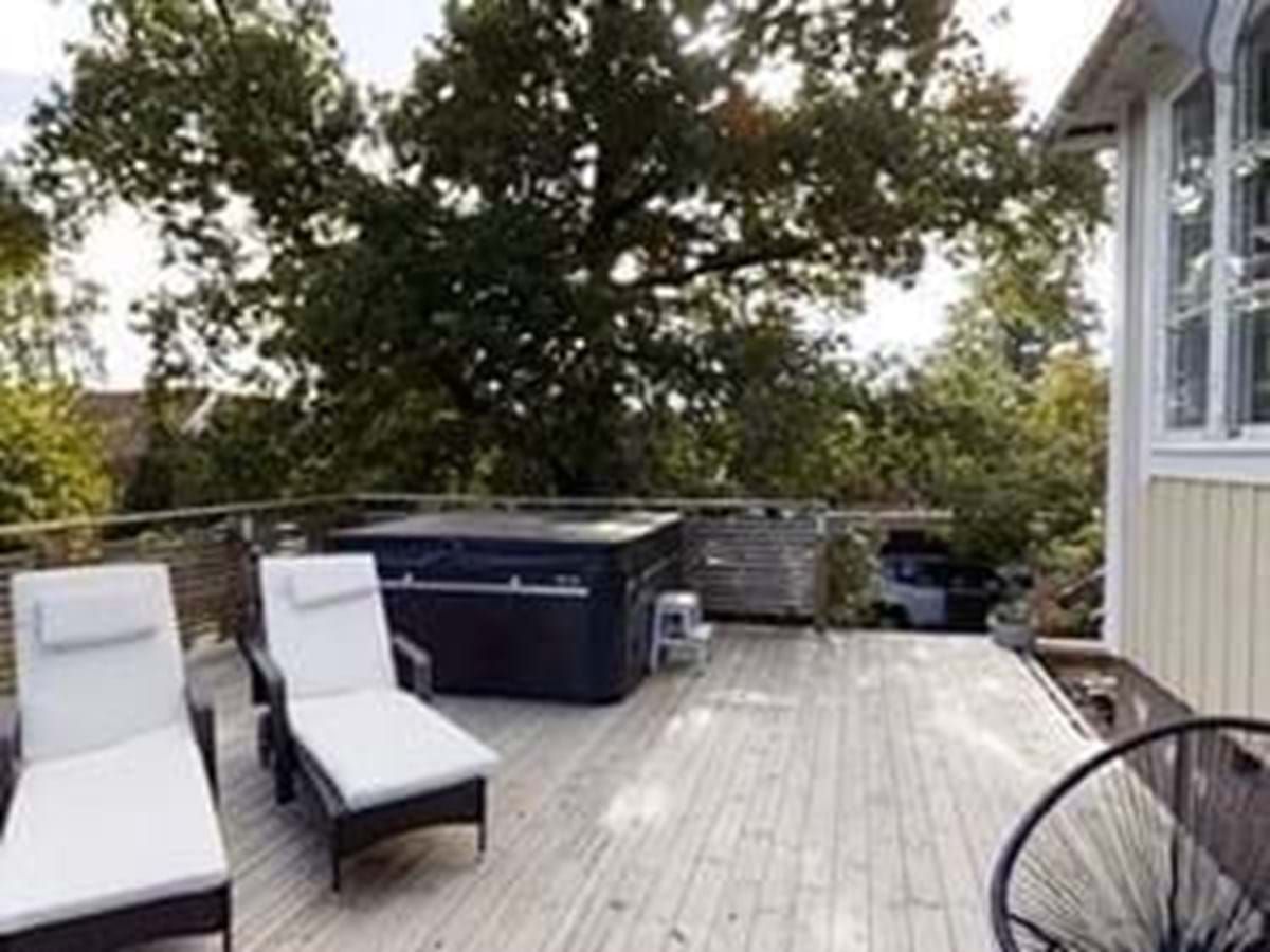 Fantastiskt hus med fina altaner – bild 2 av 15
