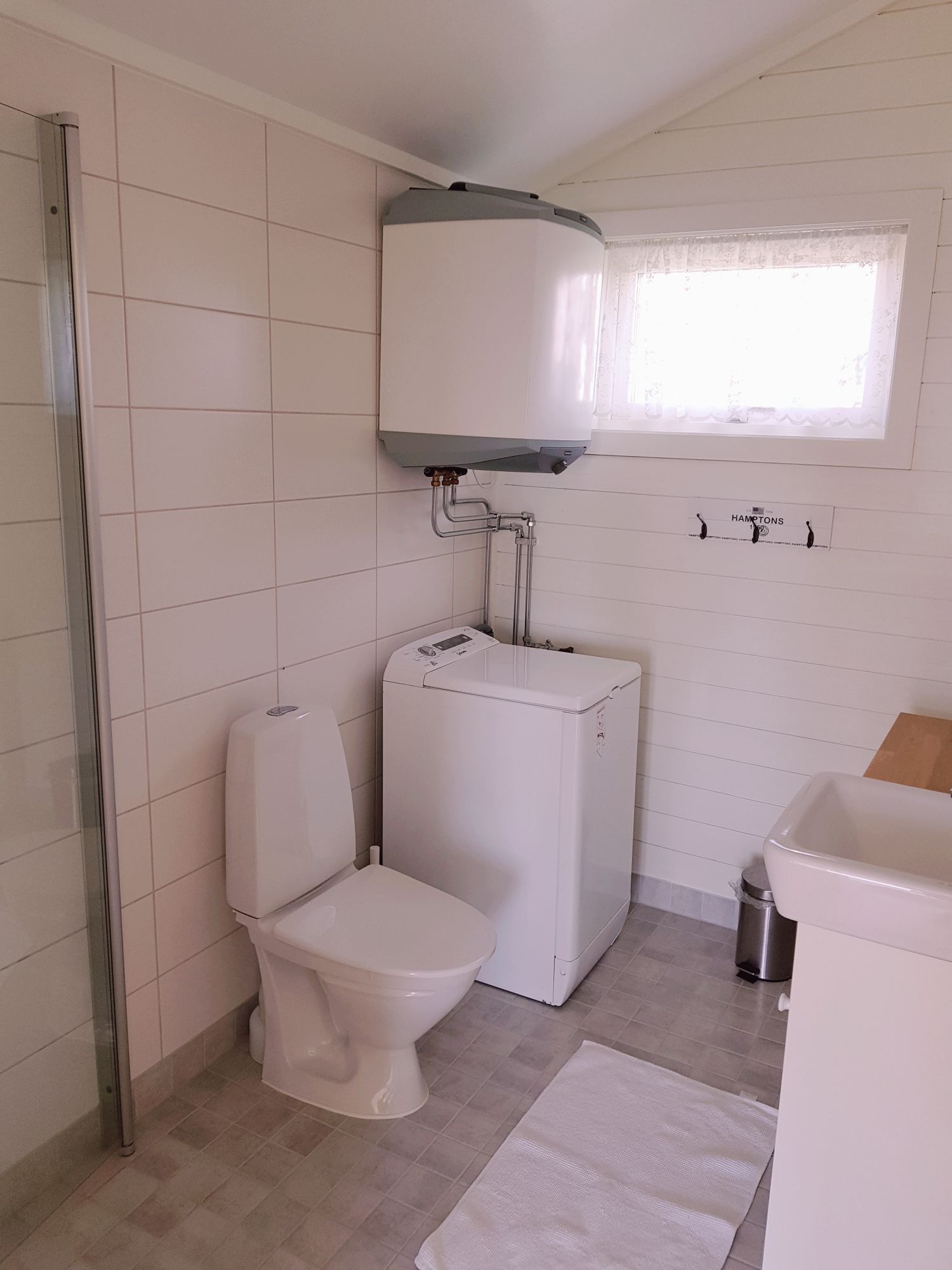 Lugnt belägen stuga i hjärtat av Lappesand, Hönö – bild 8 av 13