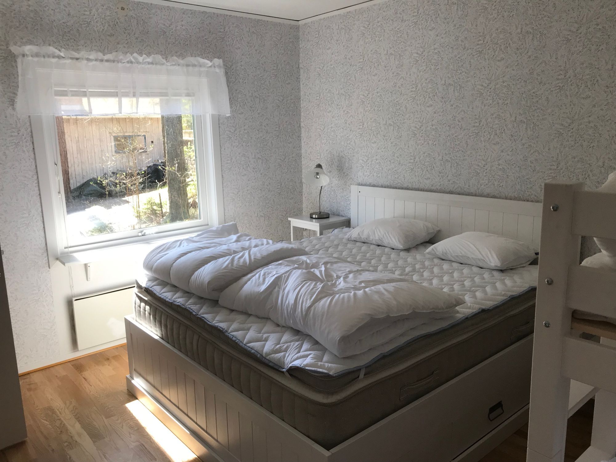 Rymlig stuga nära hav och sandstrand. – bild 20 av 24