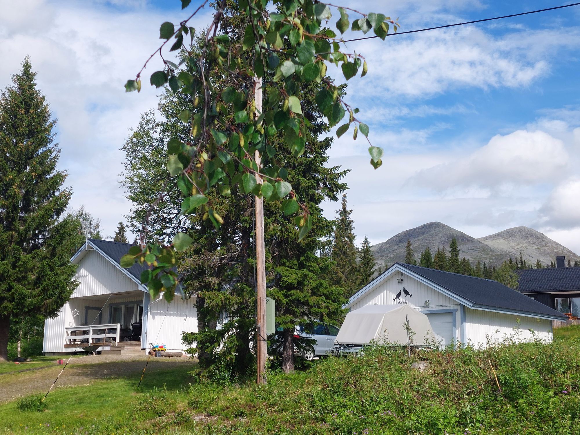 Charmig Stuga på Orrvägen 606 i Borgafjäll – bild 2 av 6