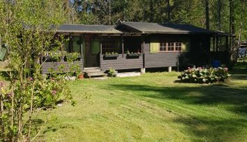 Cozy log cabin in scenic Kolmårde