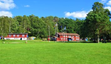 Stuga vid hav & skog på västkusten