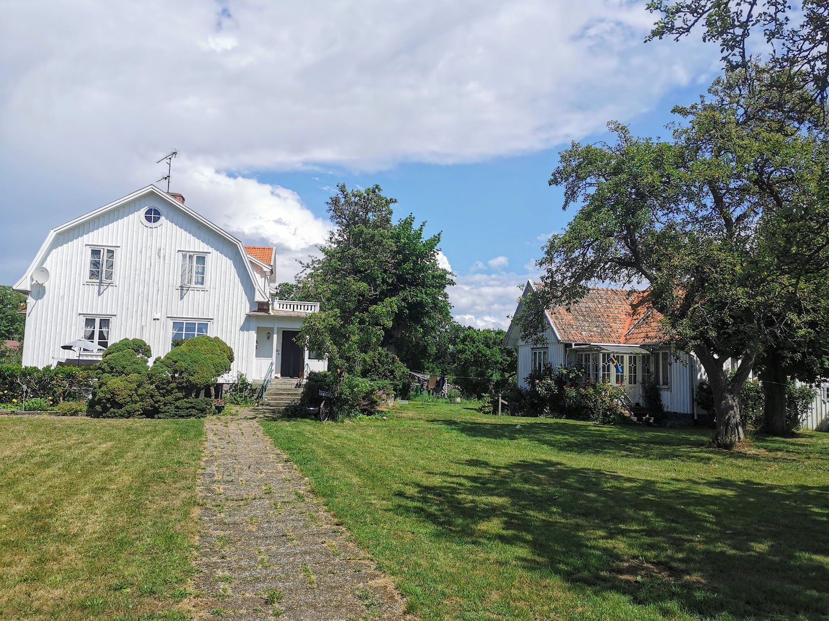 Stuga på en gård nära havet – bild 10 av 11