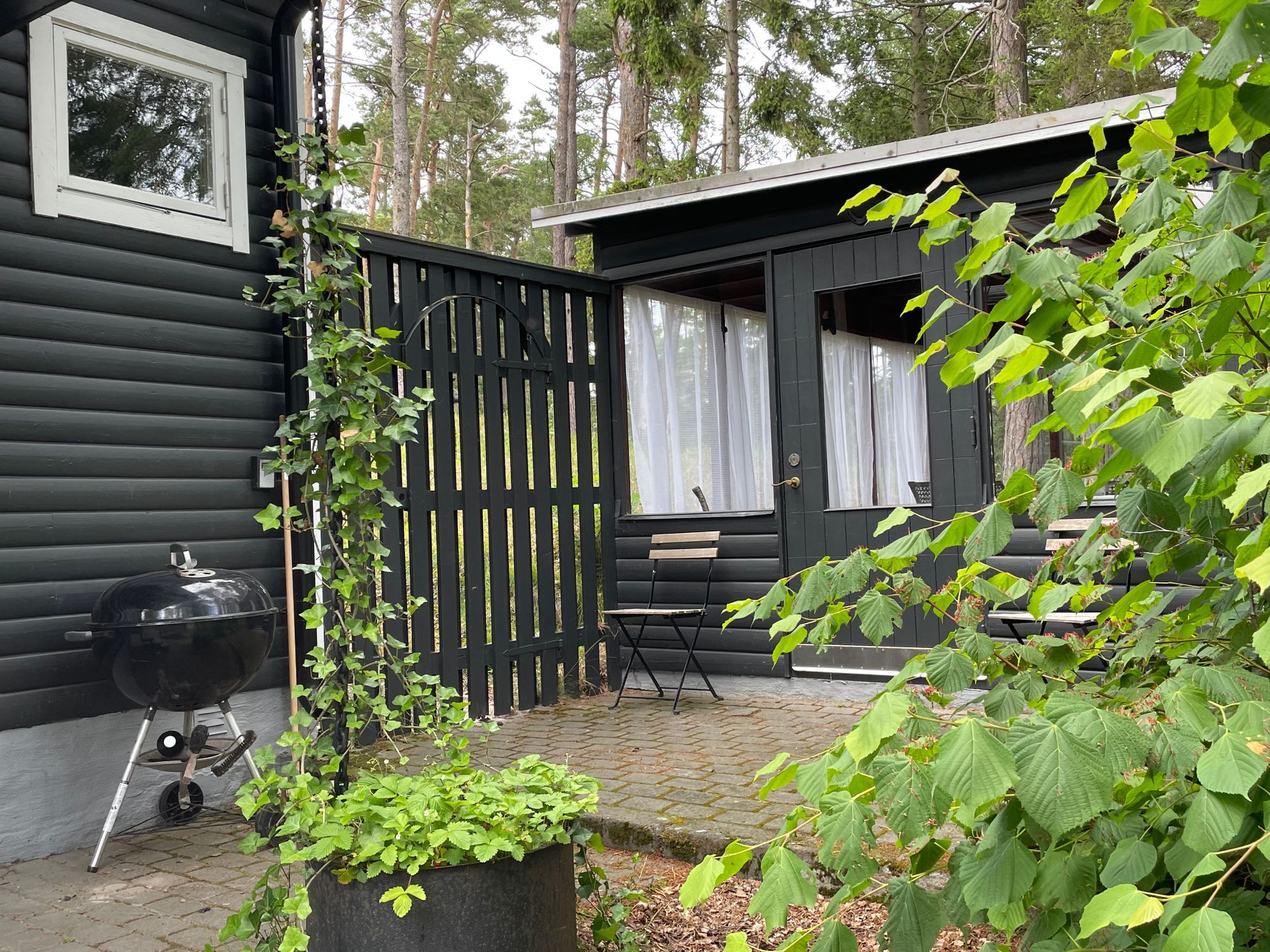 Rymlig stuga nära hav och sandstrand. – bild 6 av 24