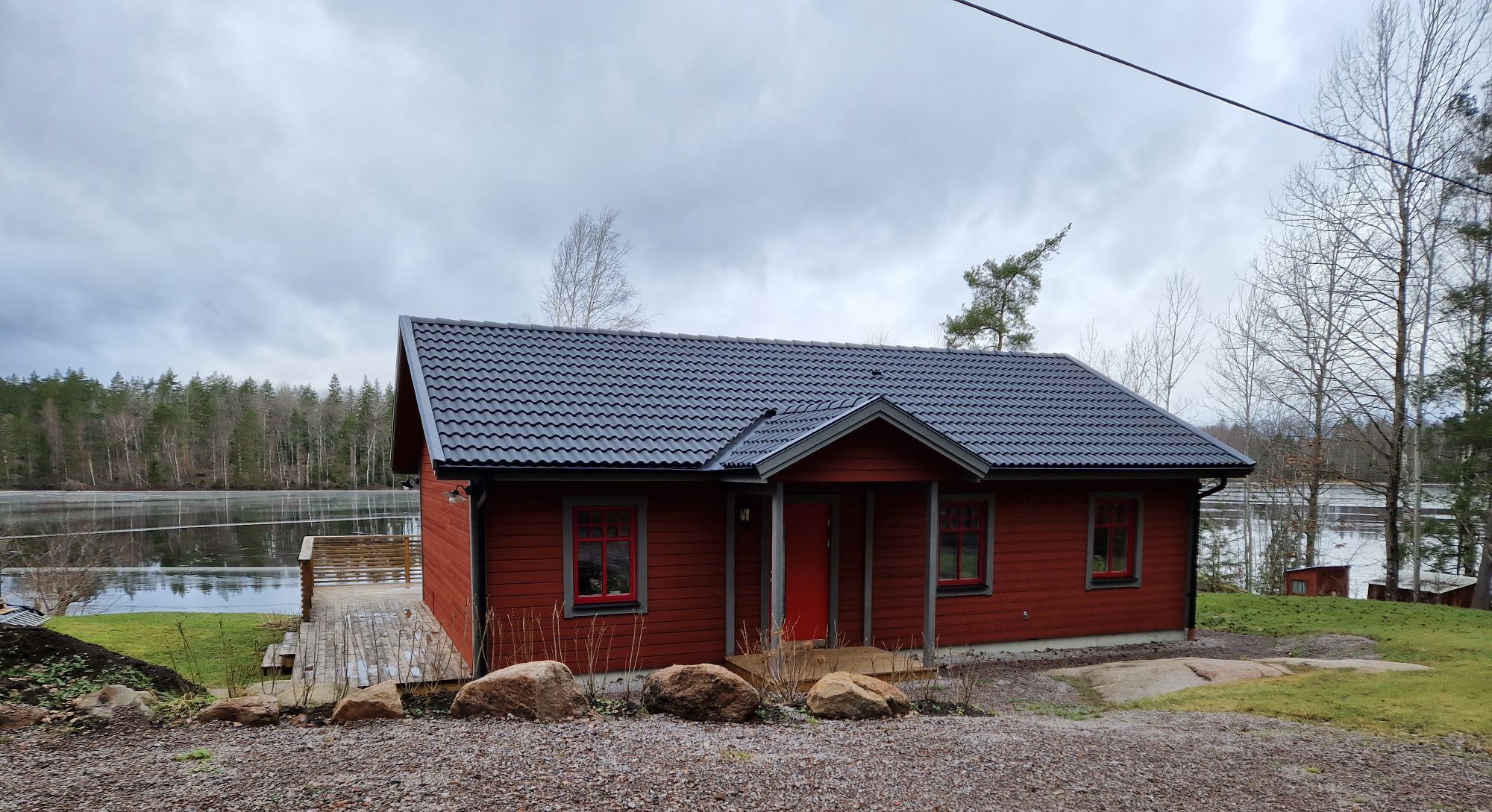 Nybyggd stuga på strandtomt – bild 10 av 17