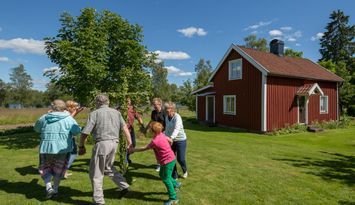 Mysig stuga med sjöutsikt, inkl. båt och brygga