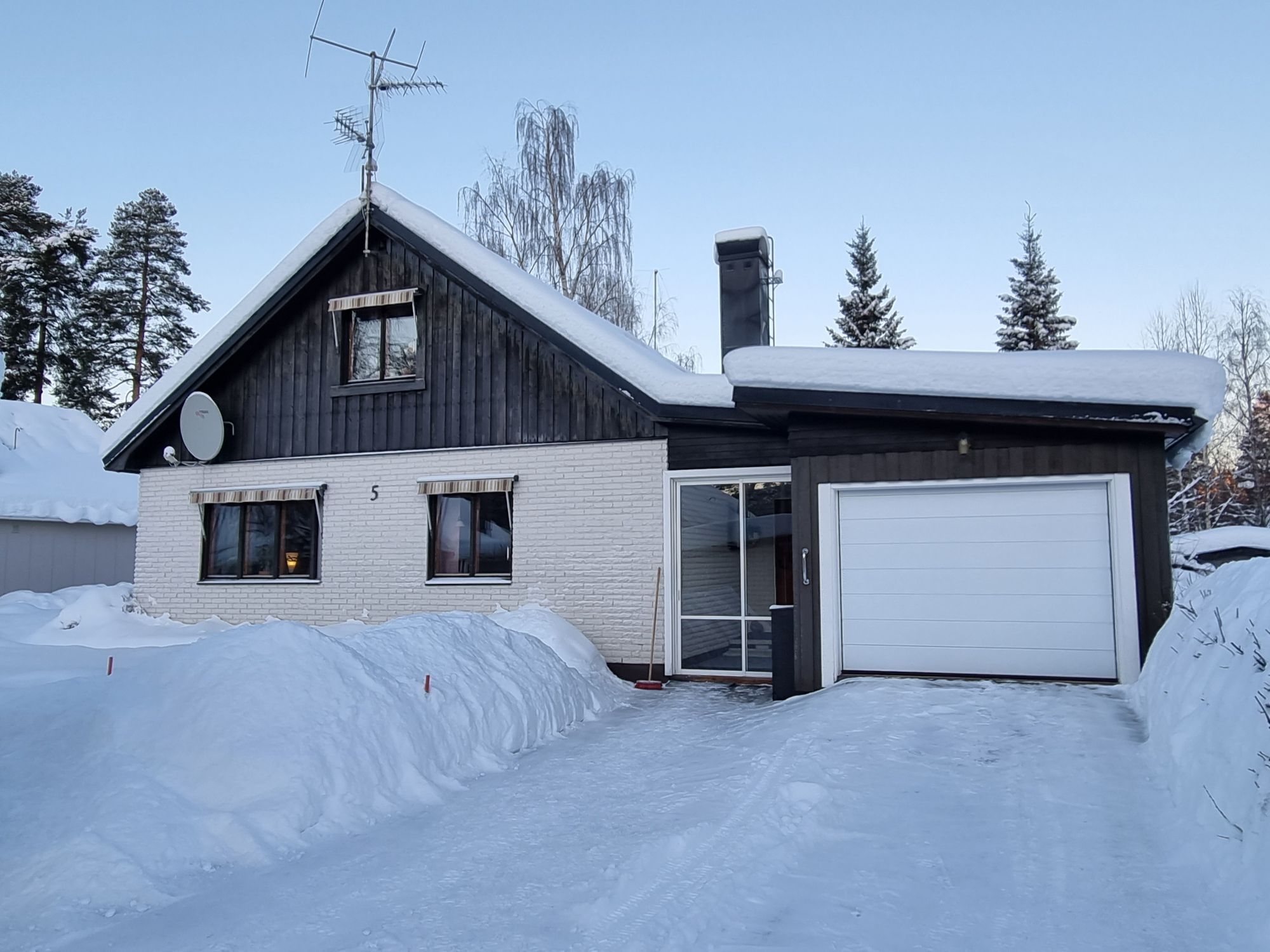 Hus Norrbotten – Rymligt hus nära Storforsen – bild 3 av 24