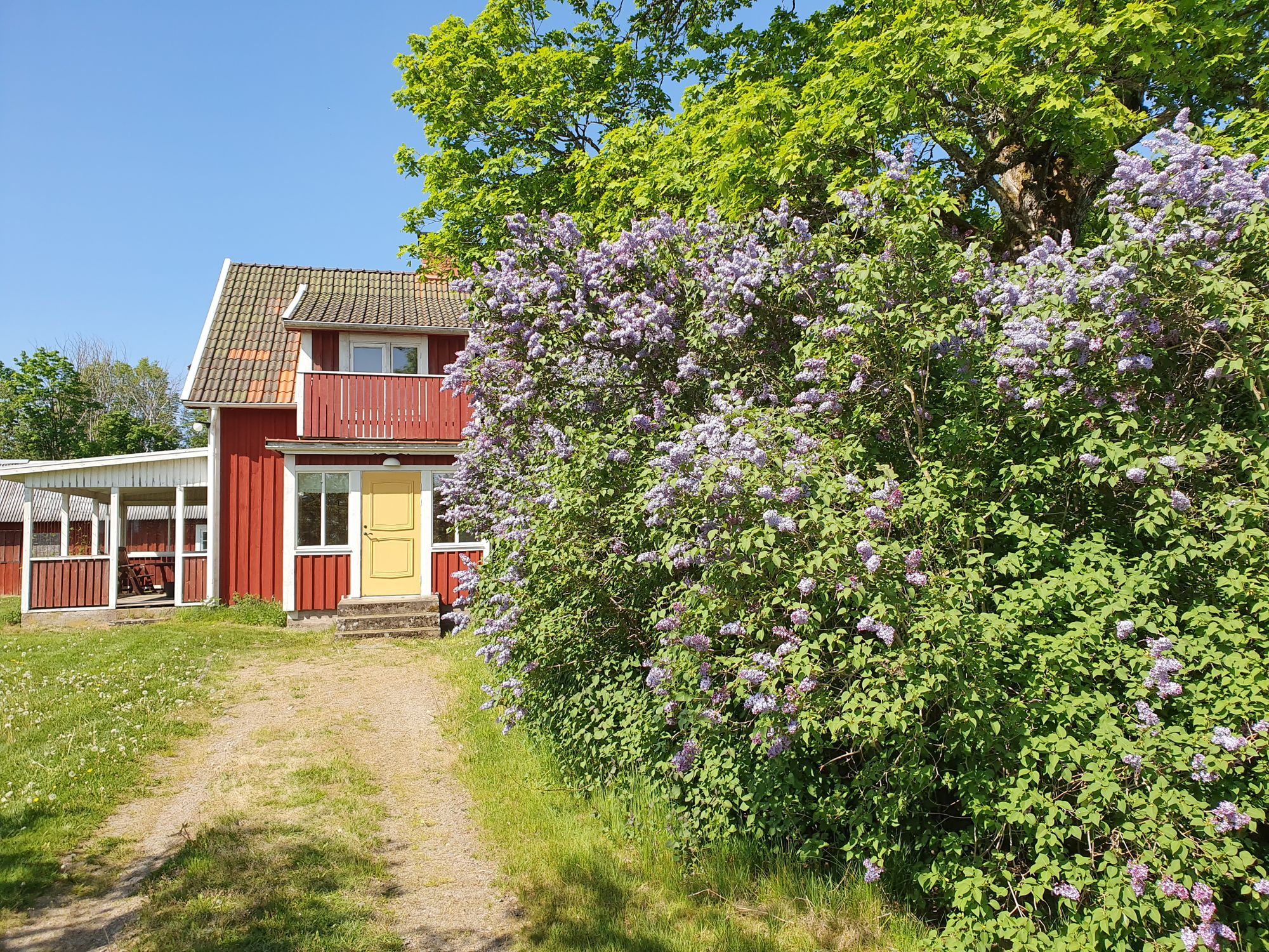 Urshult, mysigt hus med högt och soligt läge – bild 3 av 16