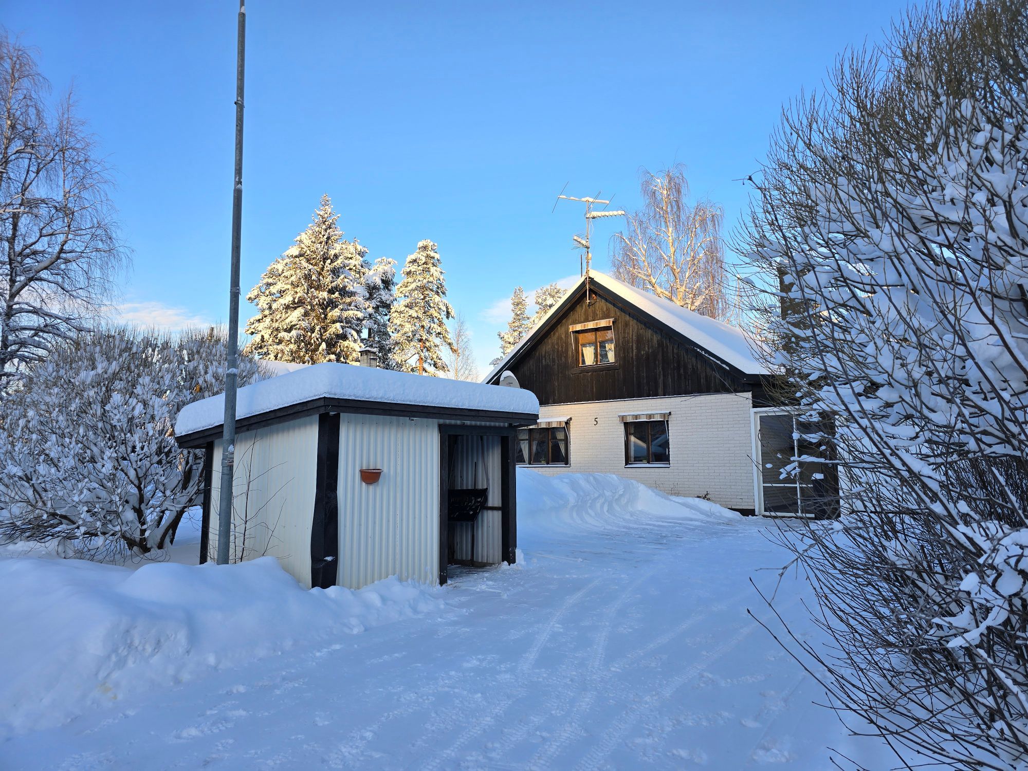 Hus Norrbotten – Rymligt hus nära Storforsen – bild 7 av 24