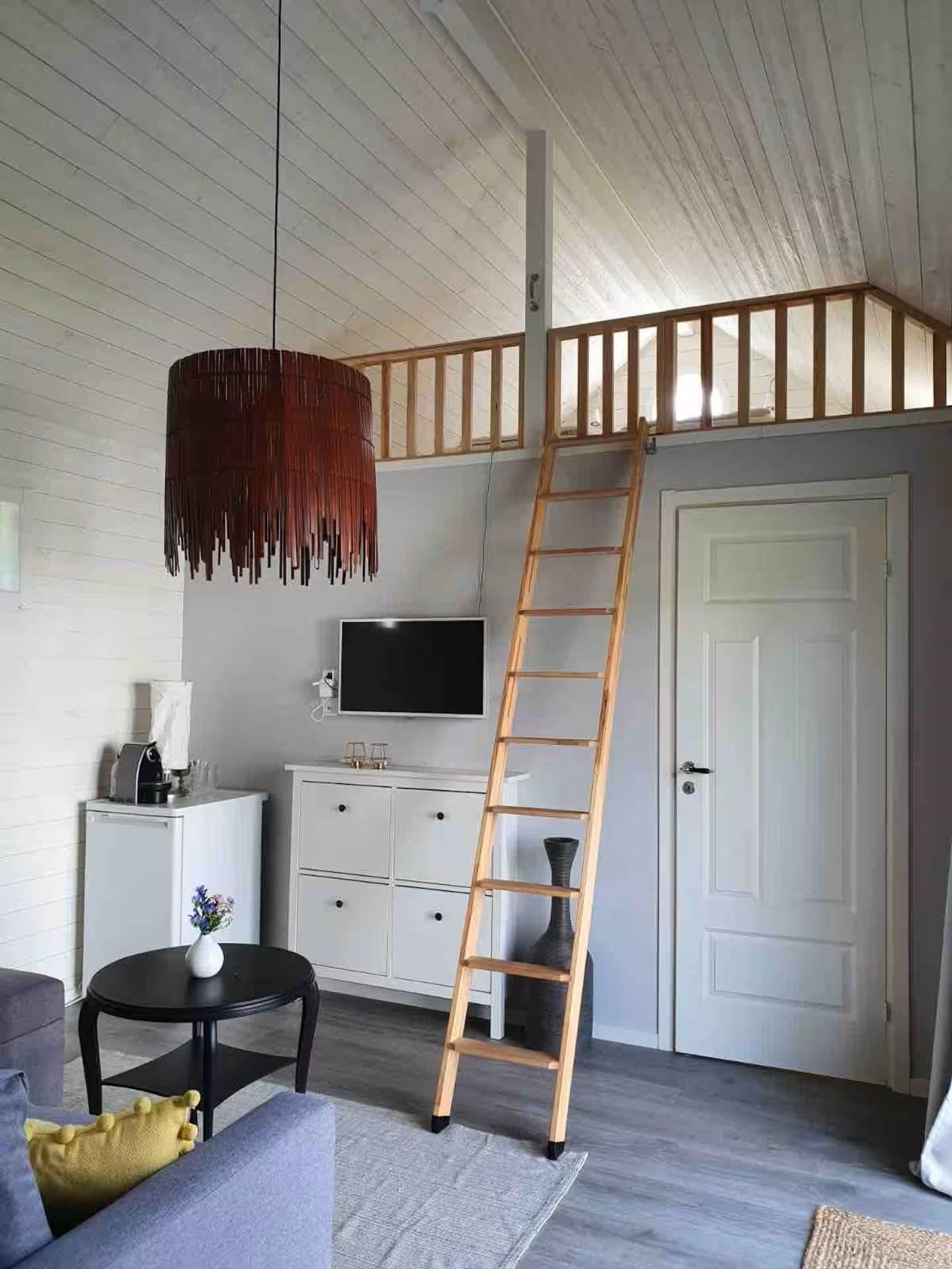 Nybyggt hus med pool i naturskönt område – bild 21 av 24