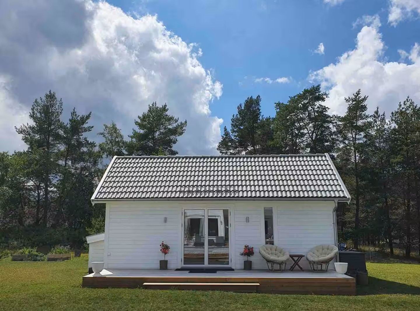 Nybyggt hus med pool i naturskönt område – bild 20 av 24