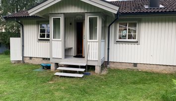 Stuga i vackra Alhammar nära sjön Åsunden