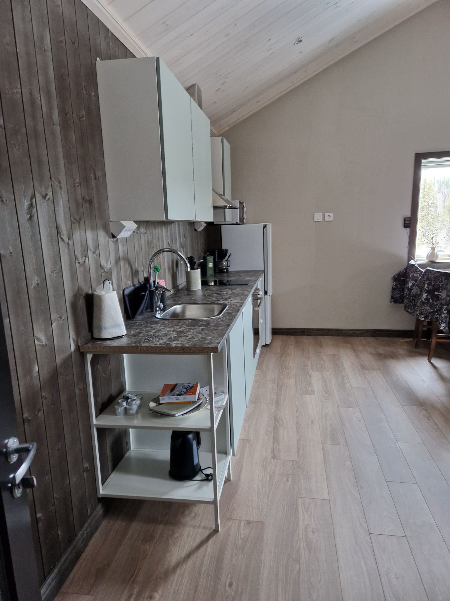 Stuga med loft i härliga Storhogna – bild 6 av 10