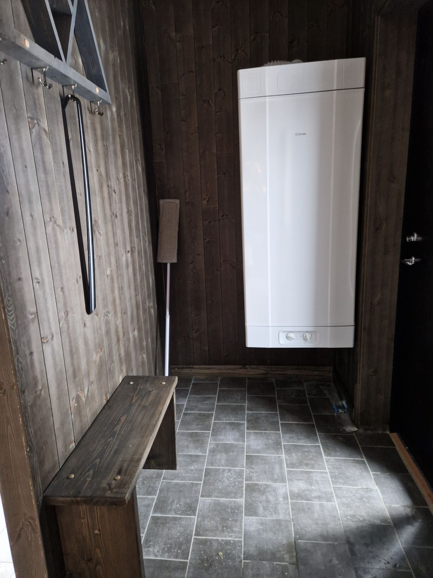 Stuga med loft i härliga Storhogna – bild 2 av 10