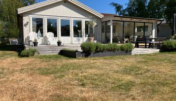 Ljust och fräscht sommarhus i norra Mellbystrand