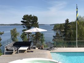 V26-31 ! Magnifikt hus - Pool&Spa, Sthlm Skärgård