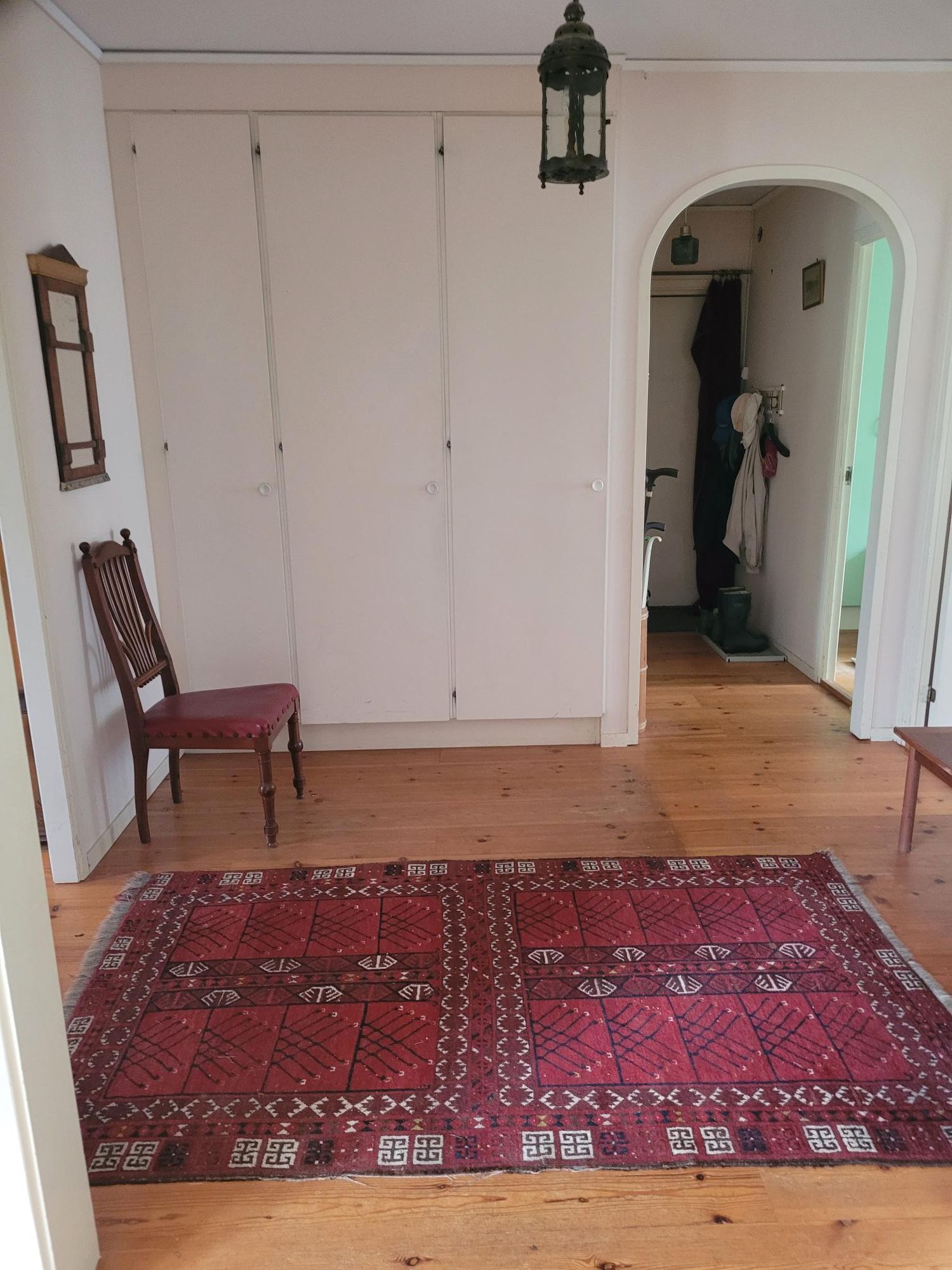 Trivsamt hus med plats för många nära havet – bild 14 av 16