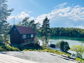 Hyra vårt charmiga gästhus på Löparö – ett paradis