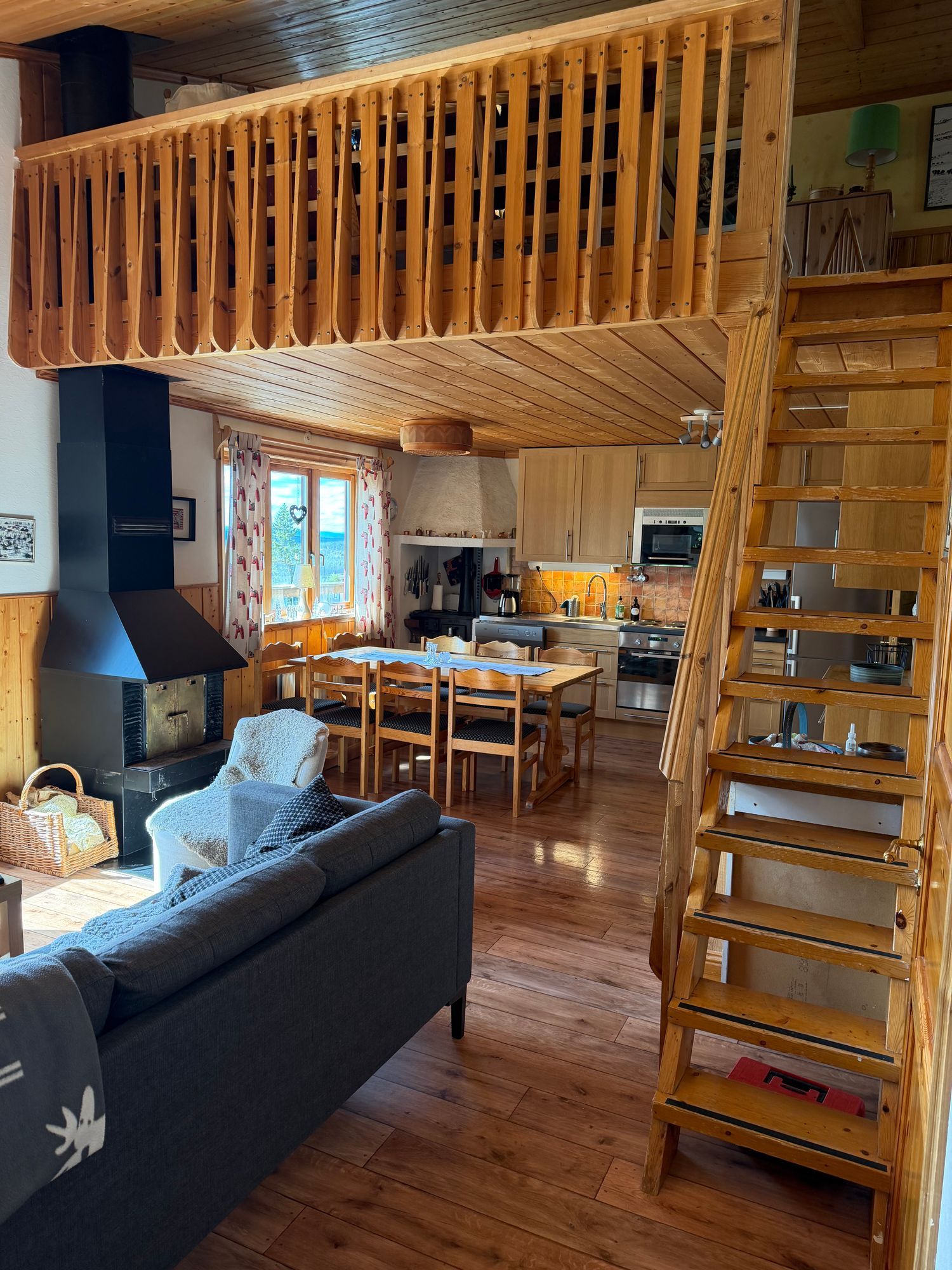 10 bäddar mitt i backen ski in ski out. HUS B – bild 4 av 16