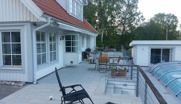 Modern villa med pool!