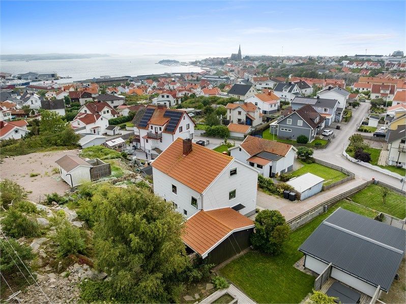 Rymlig villa i Lysekil – bild 3 av 15
