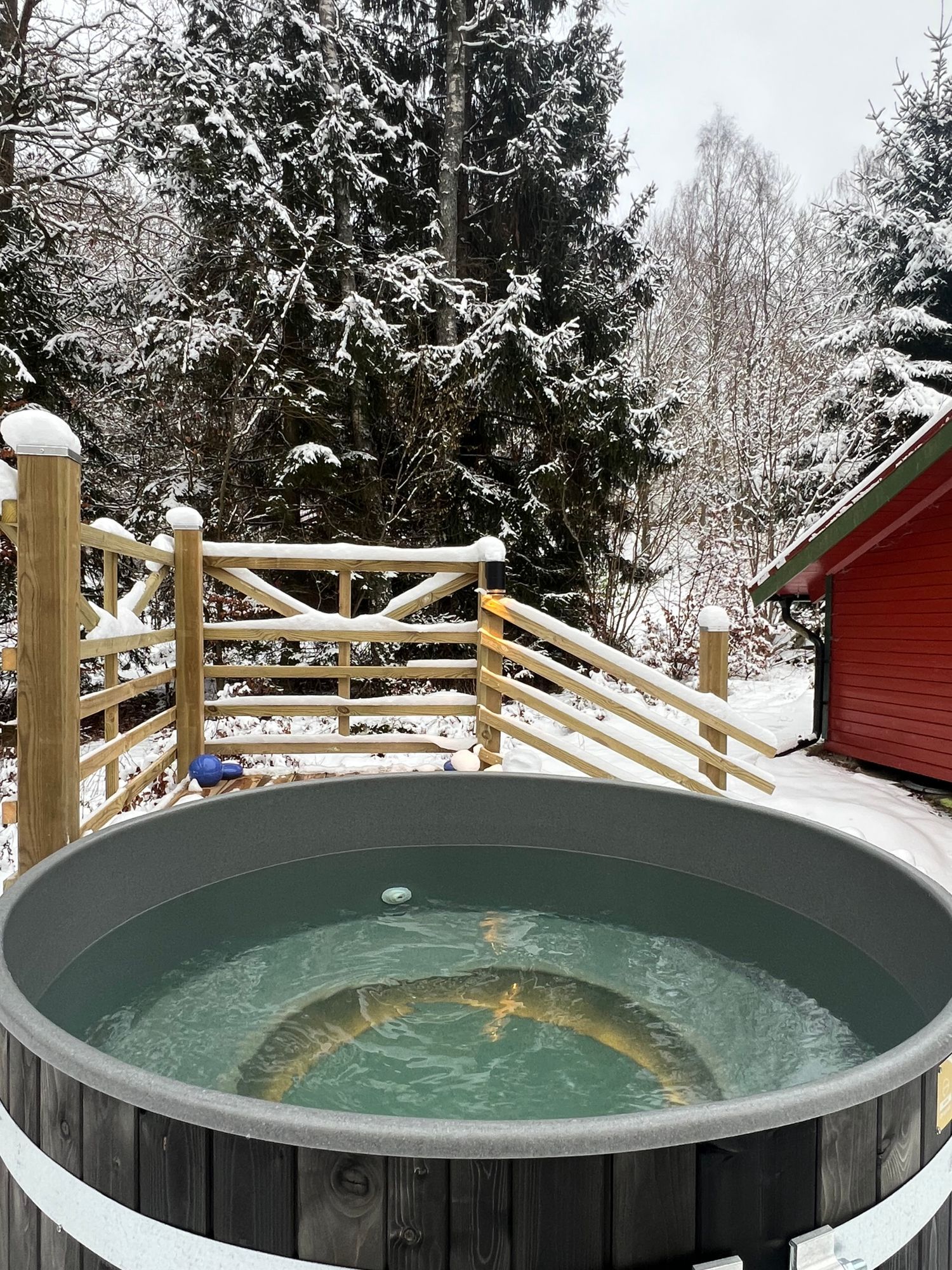 Stuga med privat badtunna – bild 15 av 24