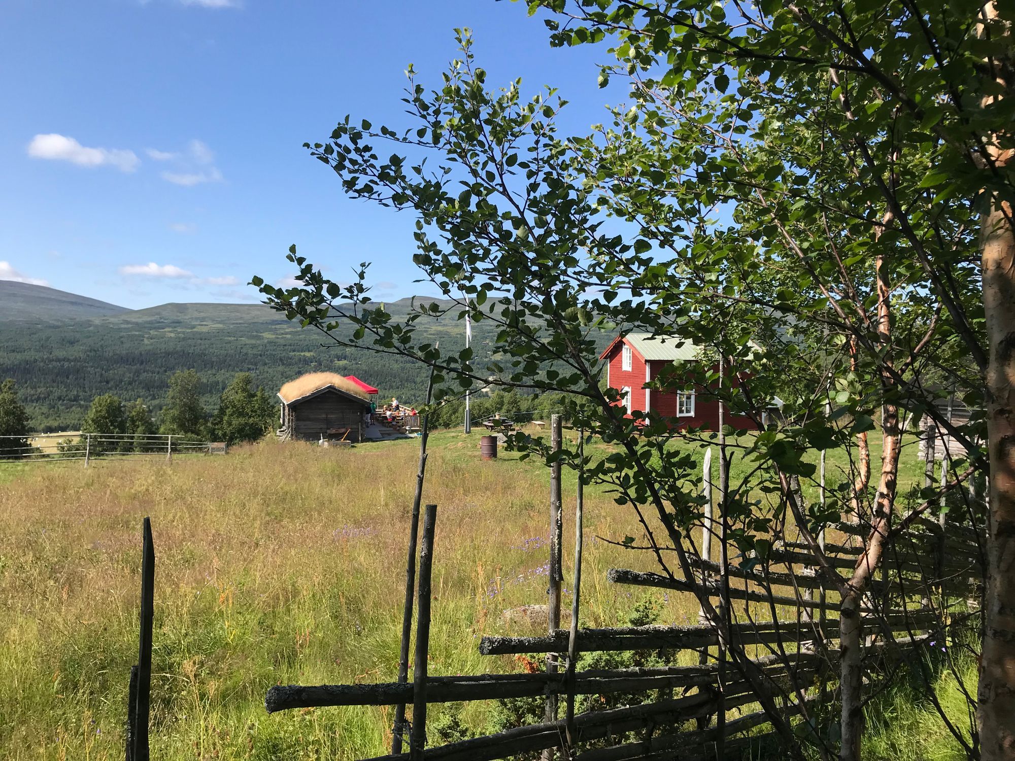 Bästa läget i Bruksvallarna, laddstolpe finns – bild 15 av 22