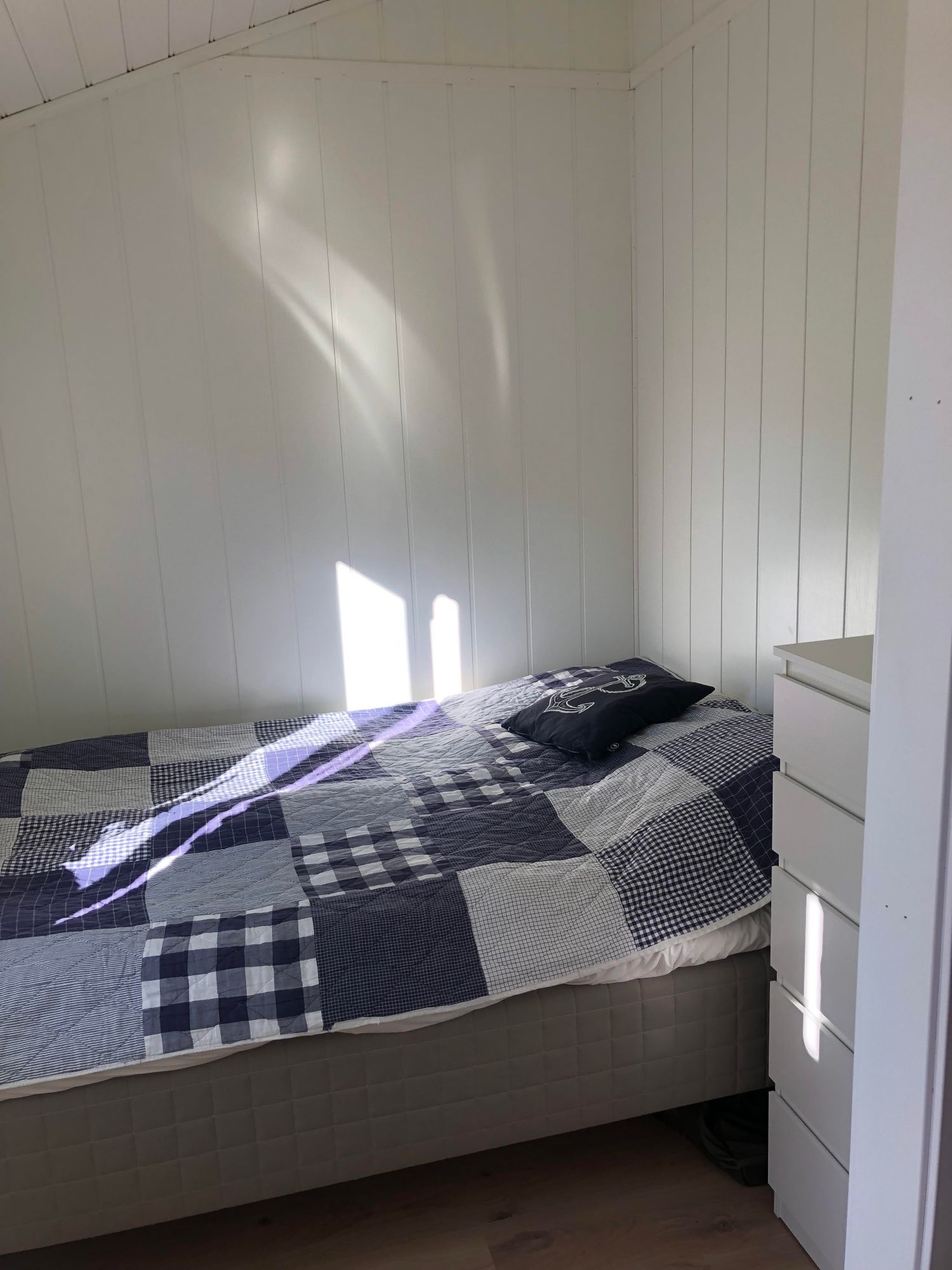 Mysig sommarstuga vid Ellös – bild 7 av 19