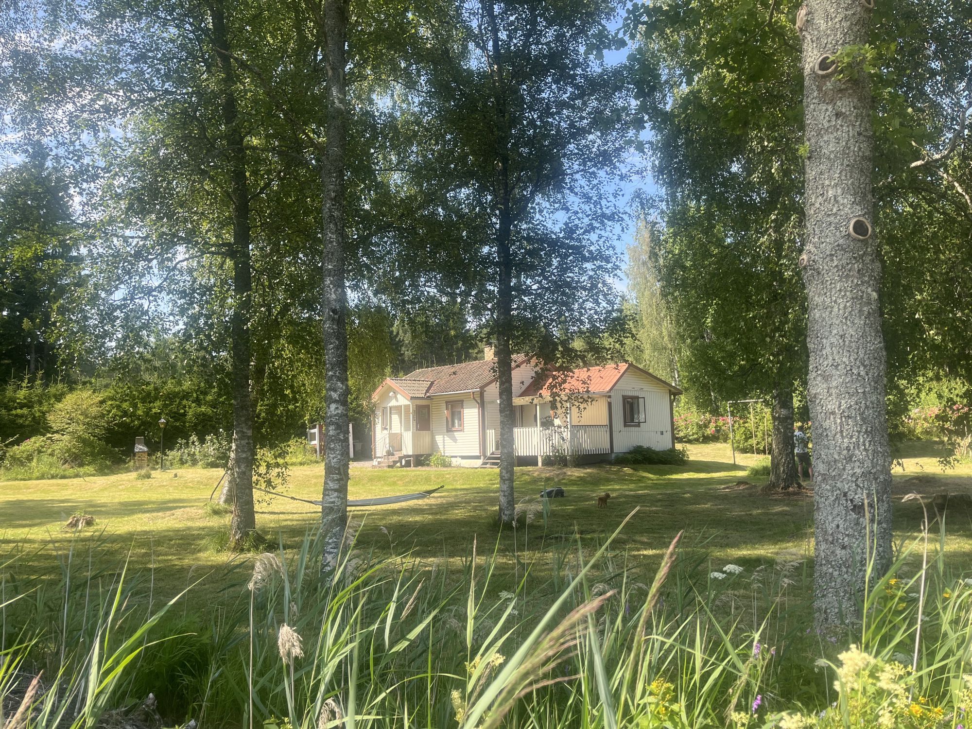 Sjönära fritidshus i lugna omgivningar – bild 9 av 24