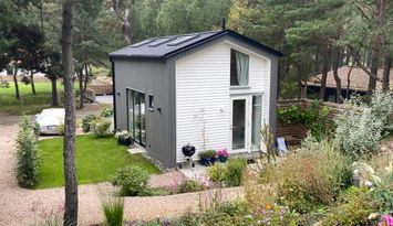 Strandnära nybyggt sommarhus på 45 m2