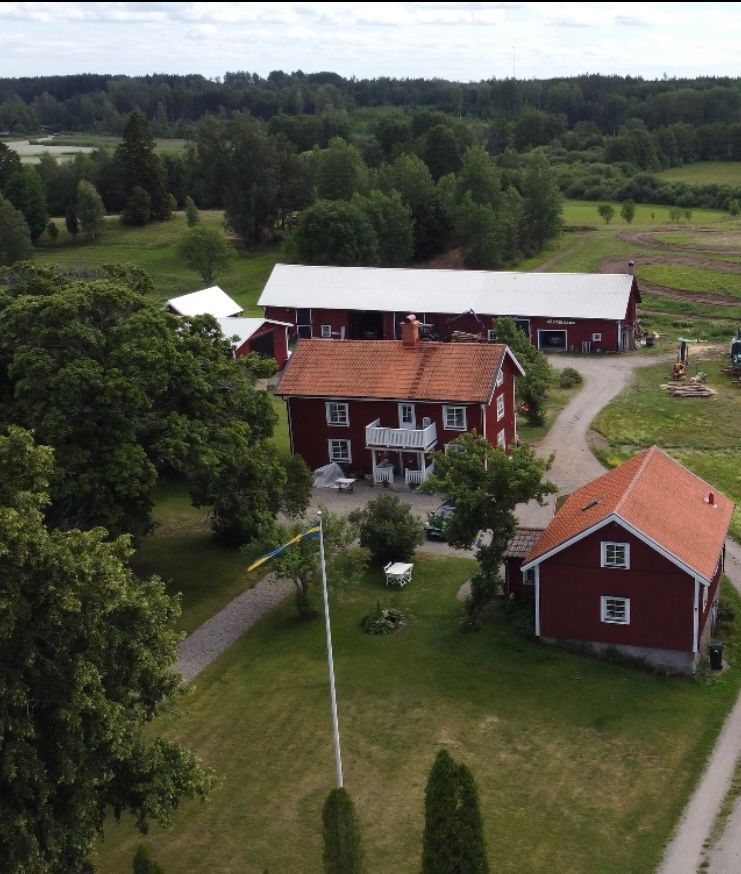 Lantligt hus med nära till naturen – bild 2 av 23