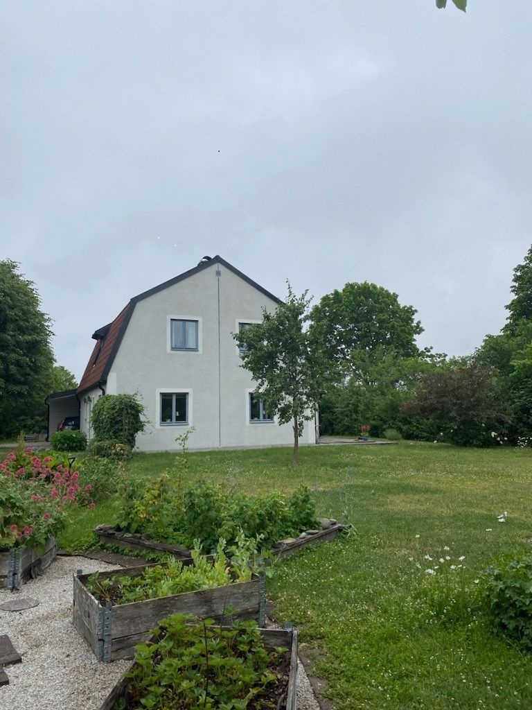 Hus i Östra Visby med trädgård – bild 1 av 16