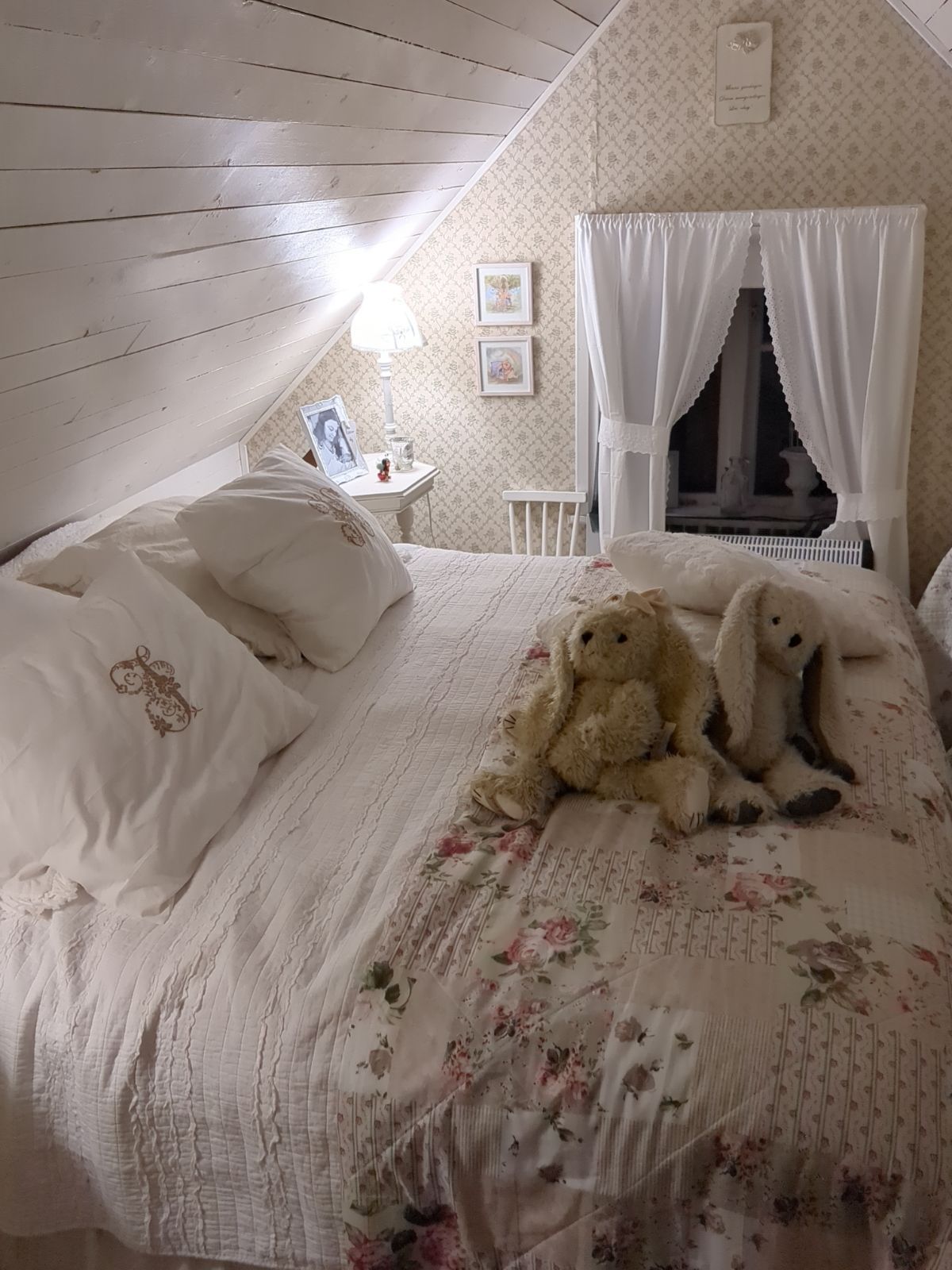 Stuga i idyllisk skogsmiljö – bild 16 av 24