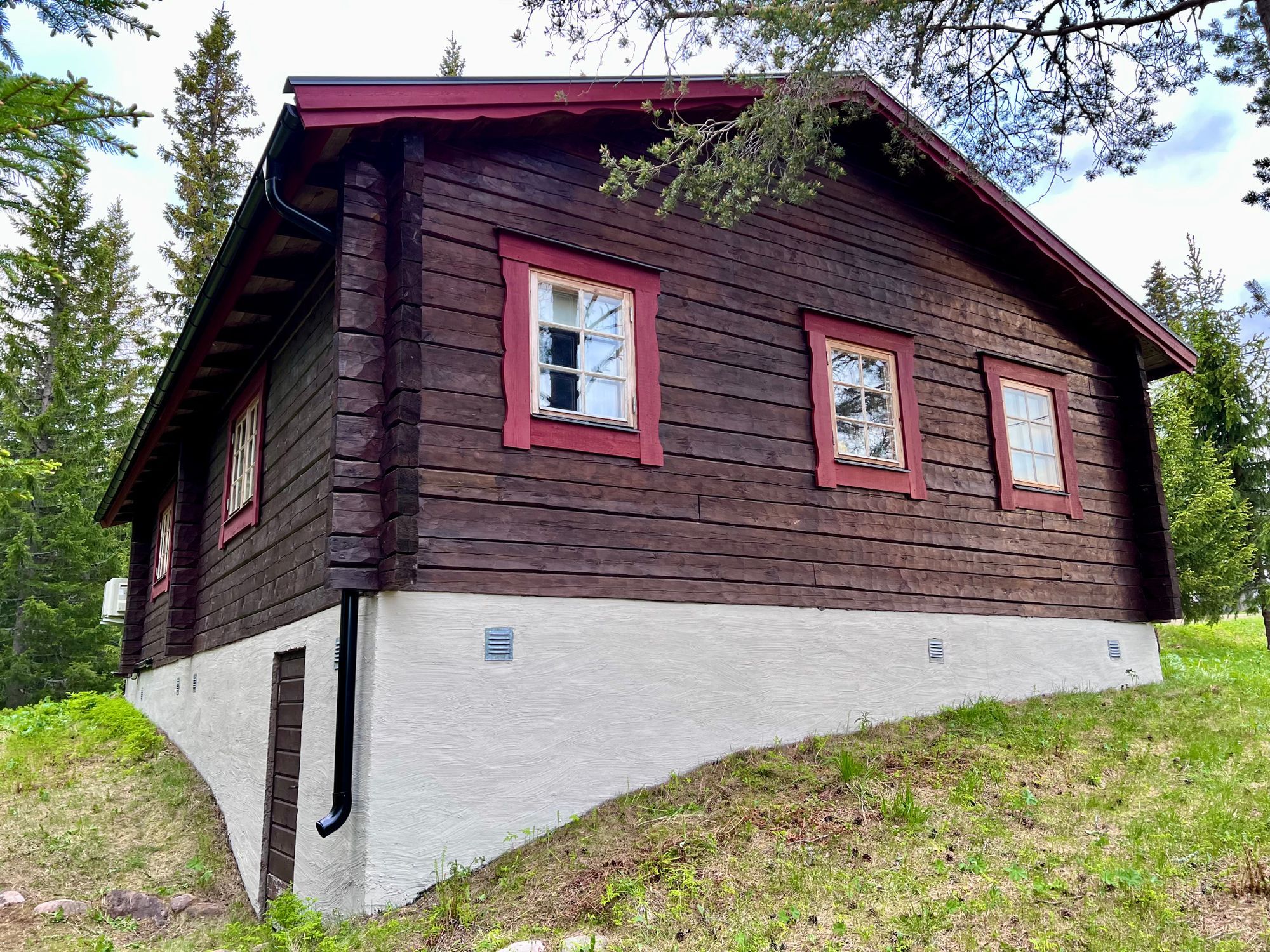 Timrad sälenstuga – bild 4 av 24