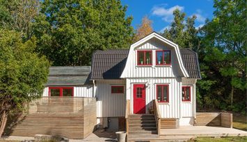 Lantligt hus på västkusten